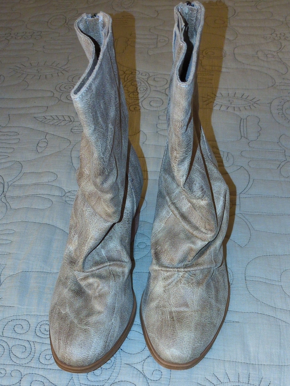 Very G Slouchy Ankle Boots in Light Taupe Size 8.5